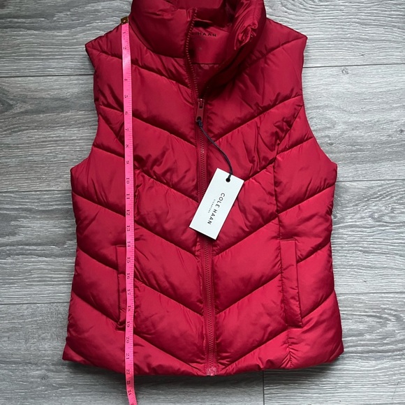 NEW Cole Haan Signature Red Puffer Vest Size XS Outdoor Warm Winter Hiking - Picture 7 of 8
